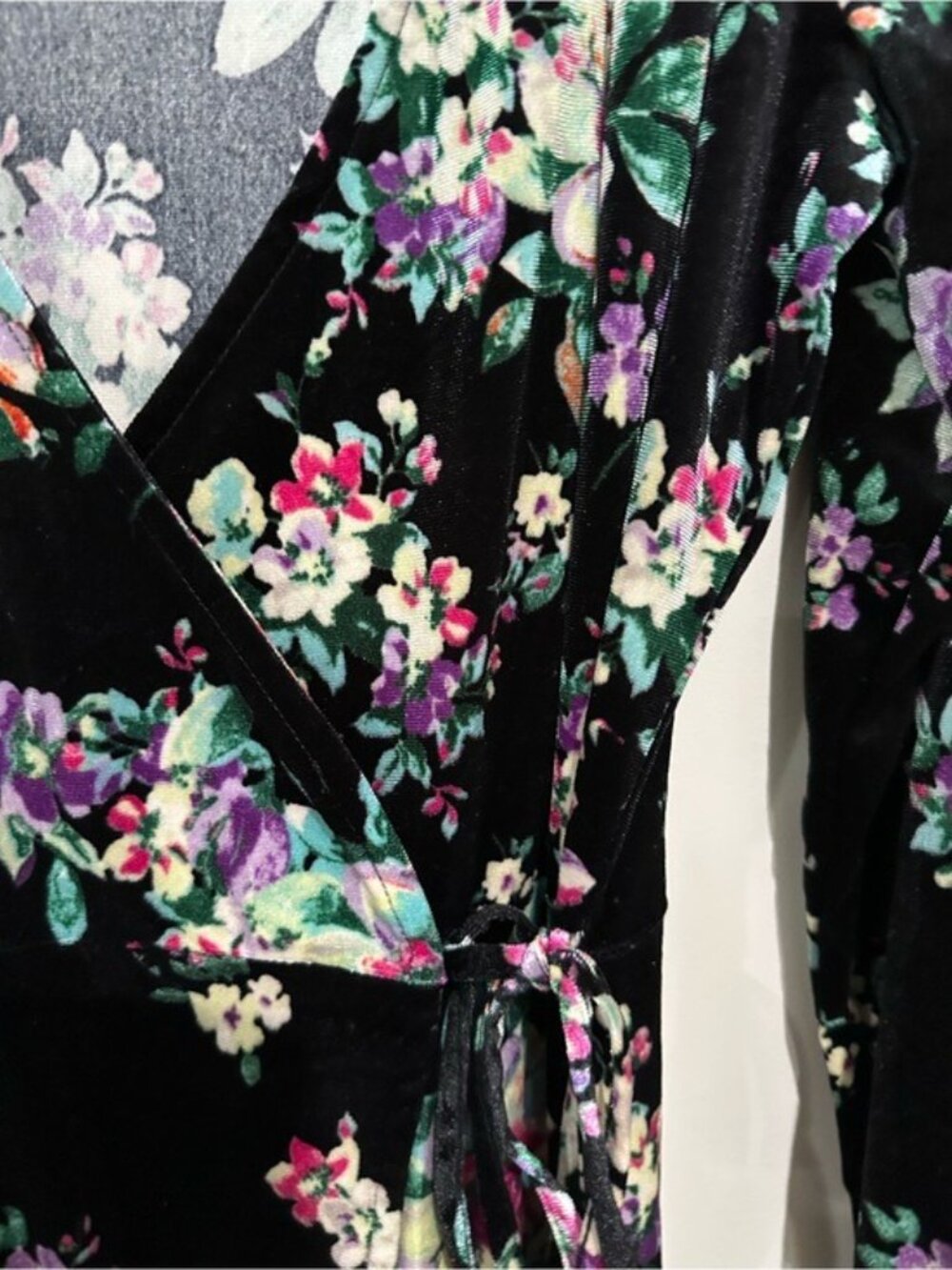 Zara Trafaluc Floral Velvet Wrap Dress Black Pink Long Sleeve Size L - Picture 6 of 10